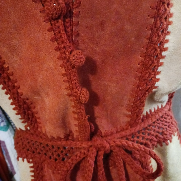 Vintage 1970's leather and crochet vest - Picture 3 of 8